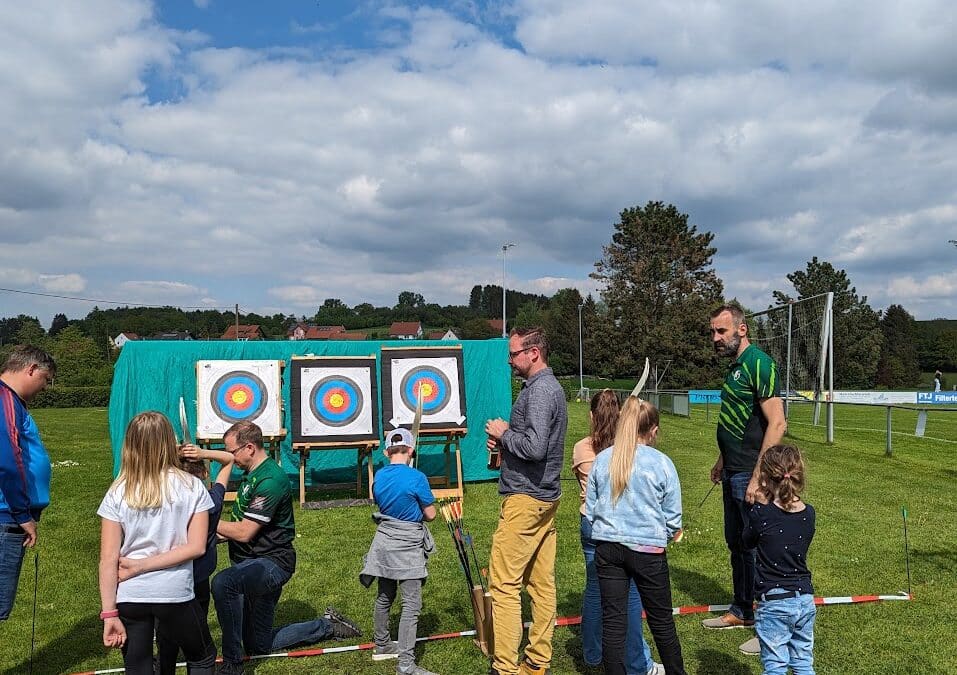 Bogenschießen am Vatertagsfest